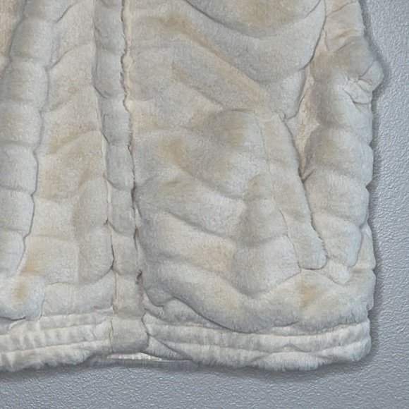 Mauve Reversible Faux Fur Vest - Picture 6 of 9
